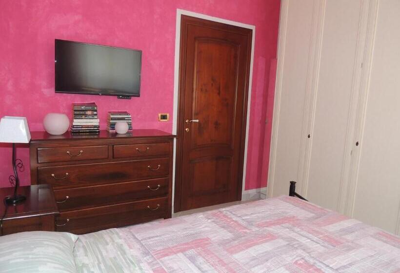 اتاق استاندارد چهار تخته با چشم‌انداز دریا, Lalu S B&b