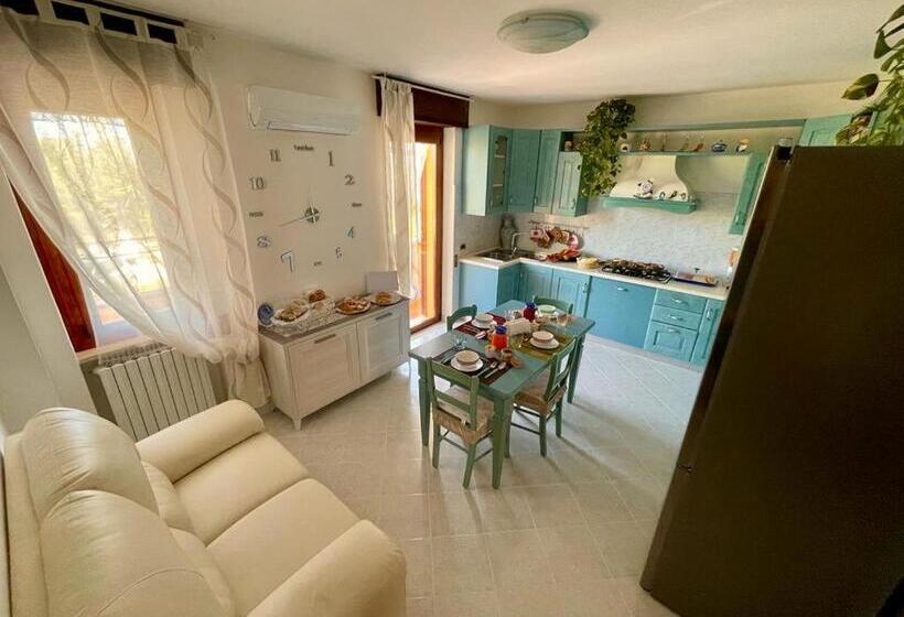 اتاق استاندارد چهار تخته با چشم‌انداز دریا, Lalu S B&b