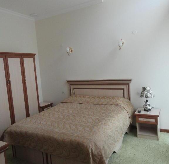 سوییت جونیور, Diana Hotel