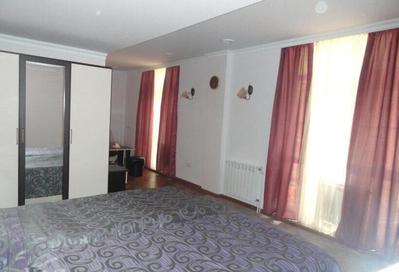 سوییت جونیور, Diana Hotel
