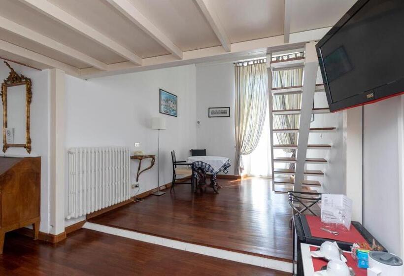 سوییت جونیور با چشم‌انداز دریا, Albergo Nazionale