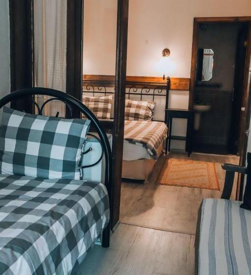 스탠다드 트리플 룸, Akropolis Guest House