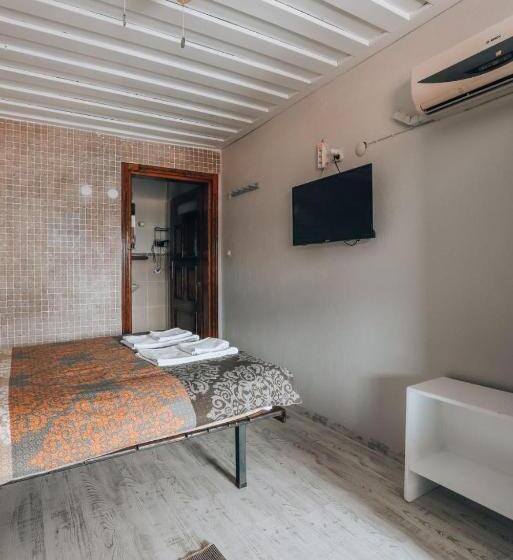 디럭스 룸, Akropolis Guest House