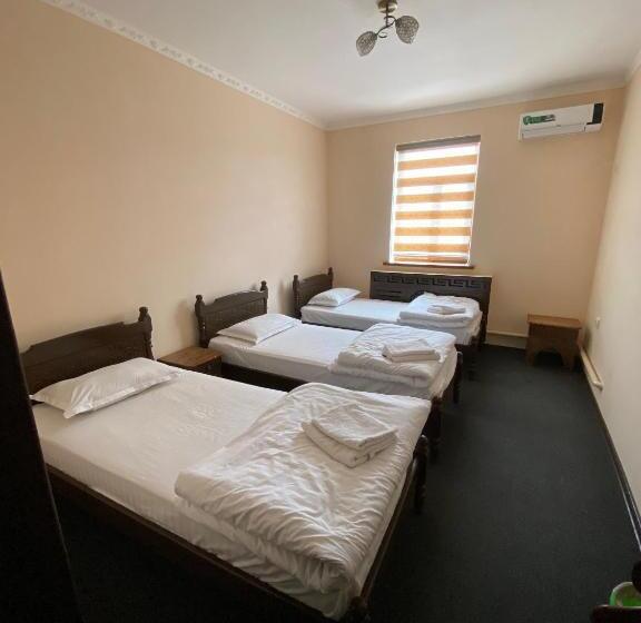 Economy Triple Room, Shayx Jalol