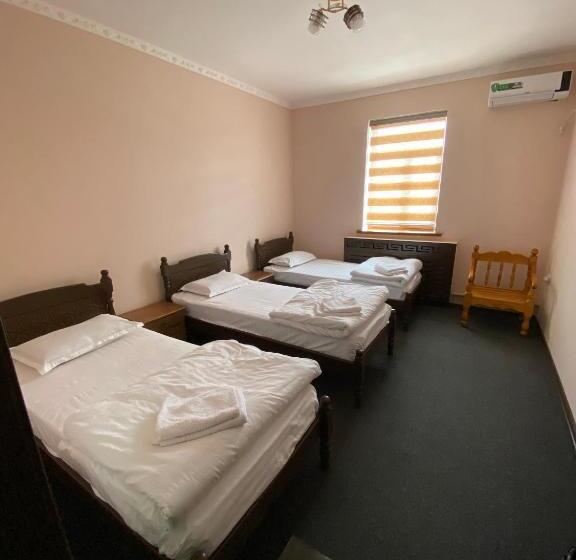 Economy Triple Room, Shayx Jalol