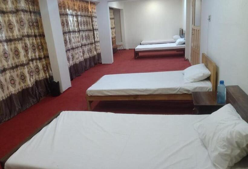 اتاق استاندارد چهار تخته, Highlander Inn Skardu