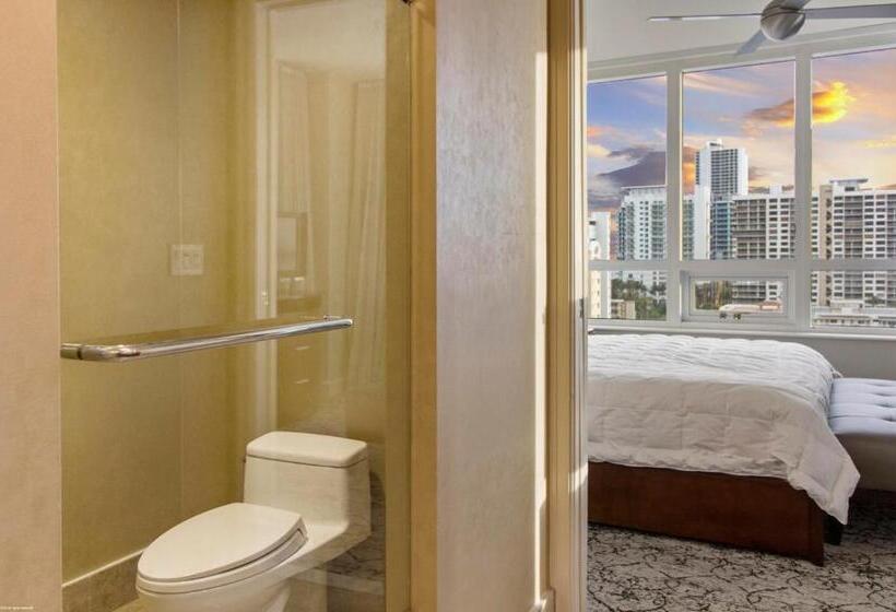 스위트 킹사이즈 침대, Singer Island Beach Resort And Spa, Located At The Palm Beach Resort
