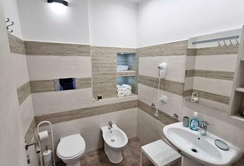 اتاق استاندارد با چشم‌انداز باغ, Meridian B&b