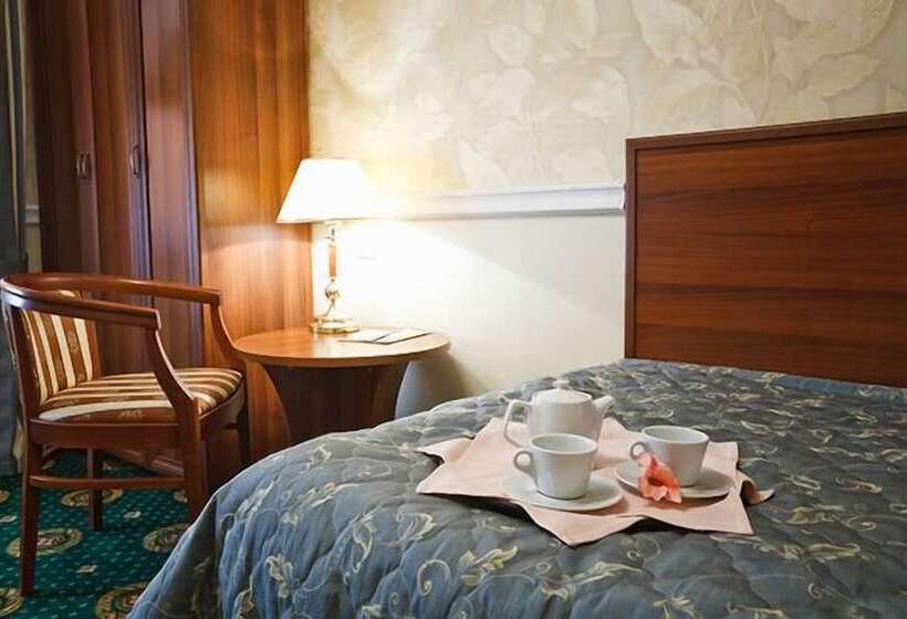 اتاق استاندارد یک نفره, Lecco Art