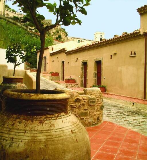 اتاق سوپریور سه تخته, Resort Borgo San Rocco