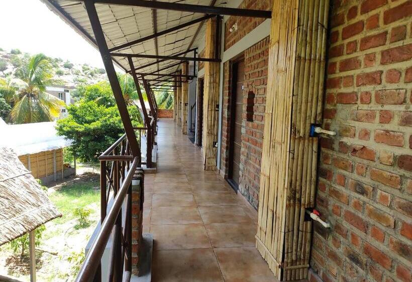 豪华海景房带阳台, 3season Resort Hampi