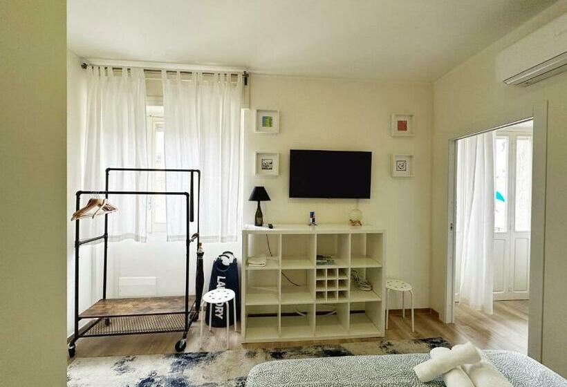 سوییت جونیور با بالکن, Extravaganza Room And Suite Apartment City Center