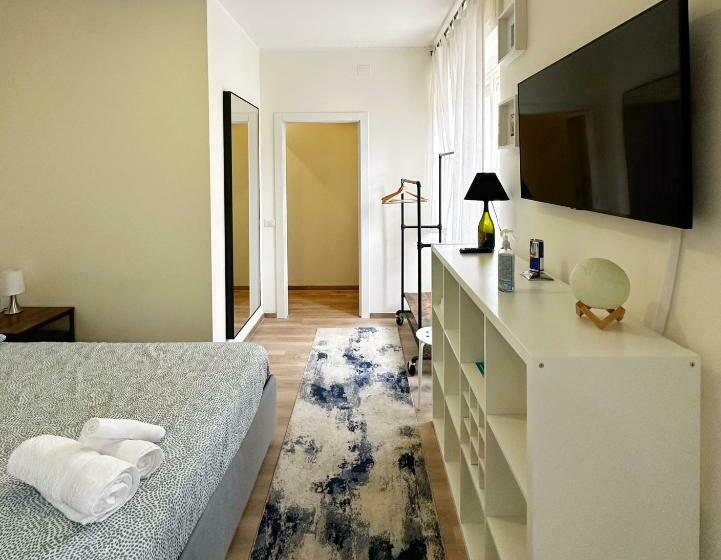 سوییت جونیور با بالکن, Extravaganza Room And Suite Apartment City Center