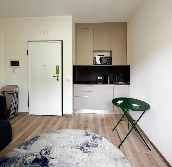 سوییت جونیور با بالکن, Extravaganza Room And Suite Apartment City Center