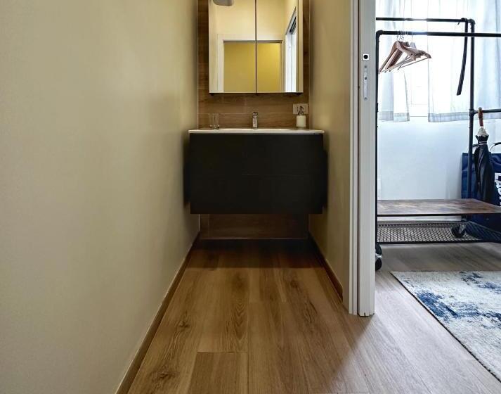 سوییت جونیور با بالکن, Extravaganza Room And Suite Apartment City Center