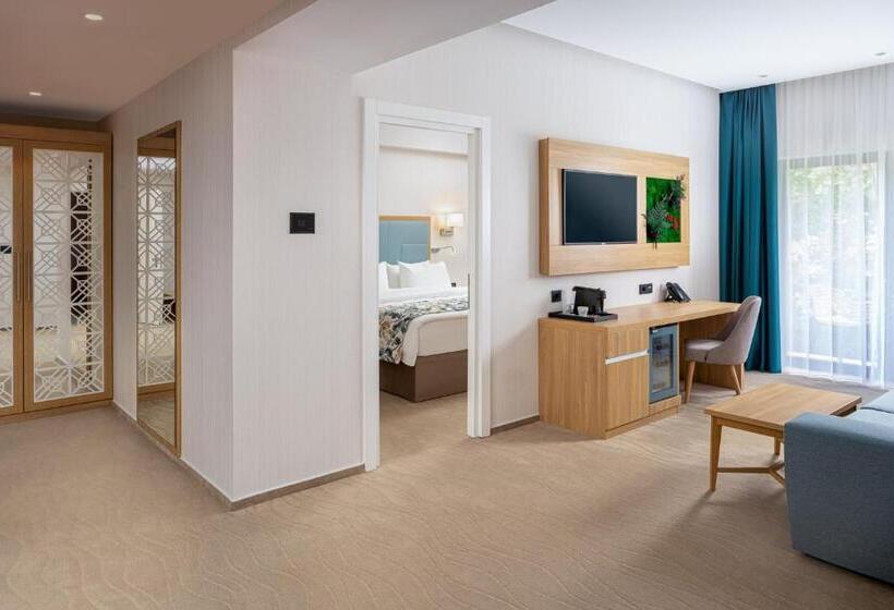 سوئیت با بالکن, Alma Health & Spa Retreat