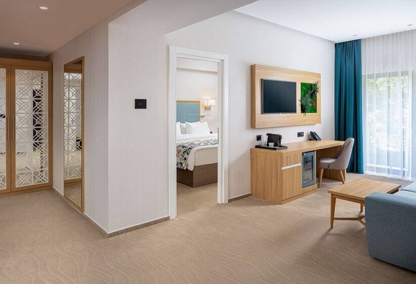 سوئیت با بالکن, Alma Health & Spa Retreat