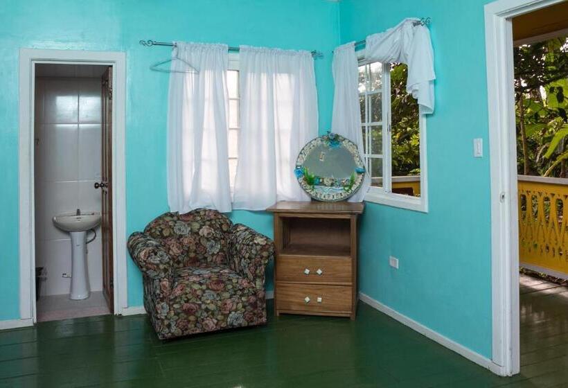 بانگلوی استاندارد, Bastimentos Hill Guest House