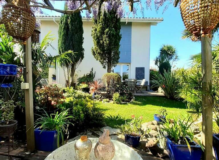 اتاق استاندارد با سرویس بهداشتی مشترک, Chambre Et Jardin