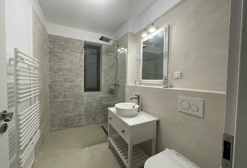استودیوی استاندارد, Iarca Inn