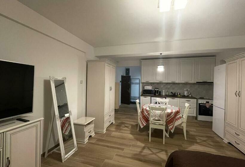 استودیوی استاندارد, Iarca Inn