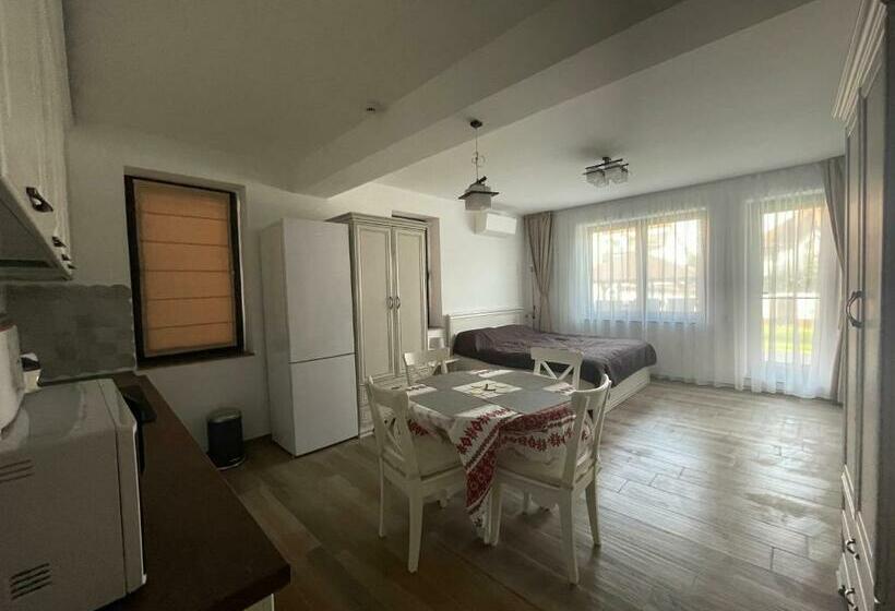 استودیوی استاندارد, Iarca Inn