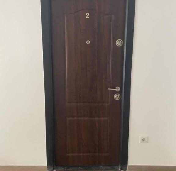 استودیوی استاندارد, Iarca Inn