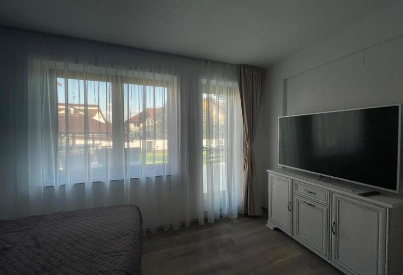 استودیوی استاندارد, Iarca Inn