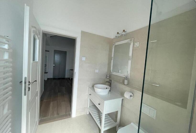 1 Bedroom Penthouse Apartment, Iarca Inn