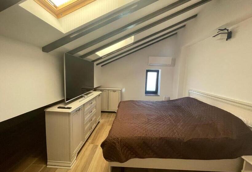 1 Bedroom Penthouse Apartment, Iarca Inn