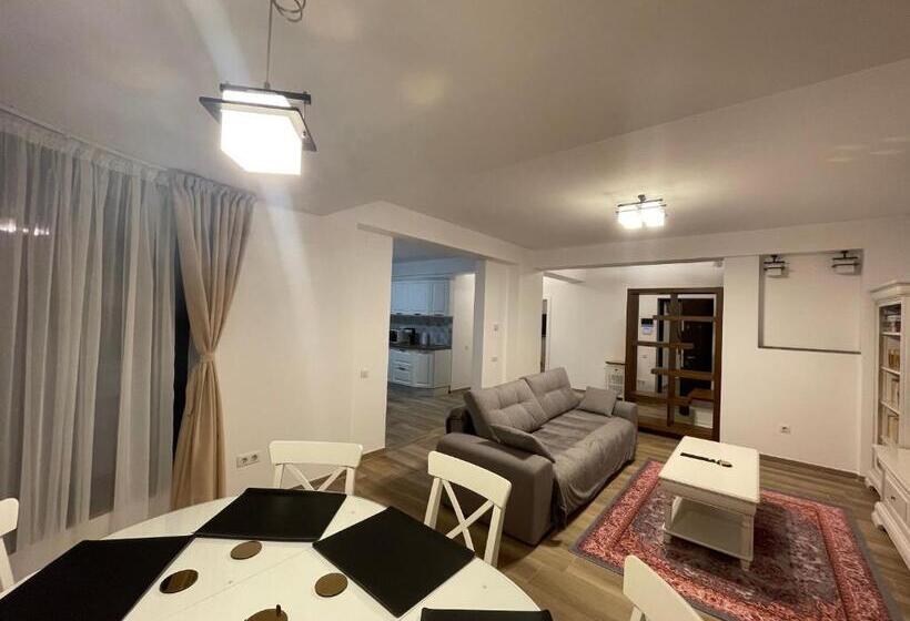 آپارتمان 1 خوابه با تراس, Iarca Inn