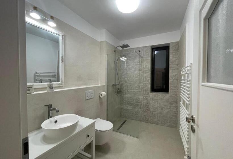 آپارتمان 1 خوابه با تراس, Iarca Inn
