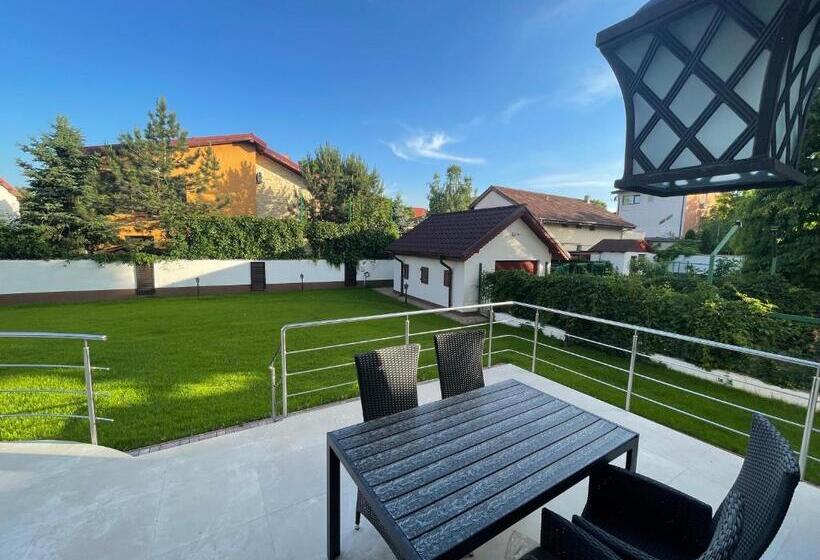 آپارتمان 1 خوابه با تراس, Iarca Inn