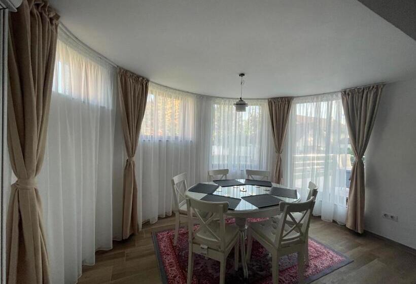آپارتمان 1 خوابه با تراس, Iarca Inn