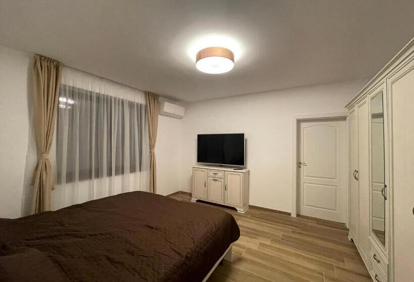 آپارتمان 1 خوابه با تراس, Iarca Inn