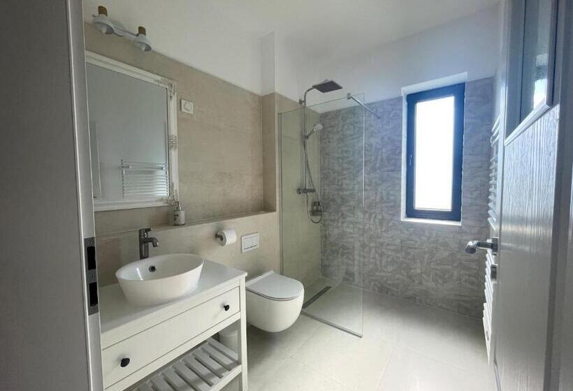 1 Bedroom Penthouse Apartment, Iarca Inn