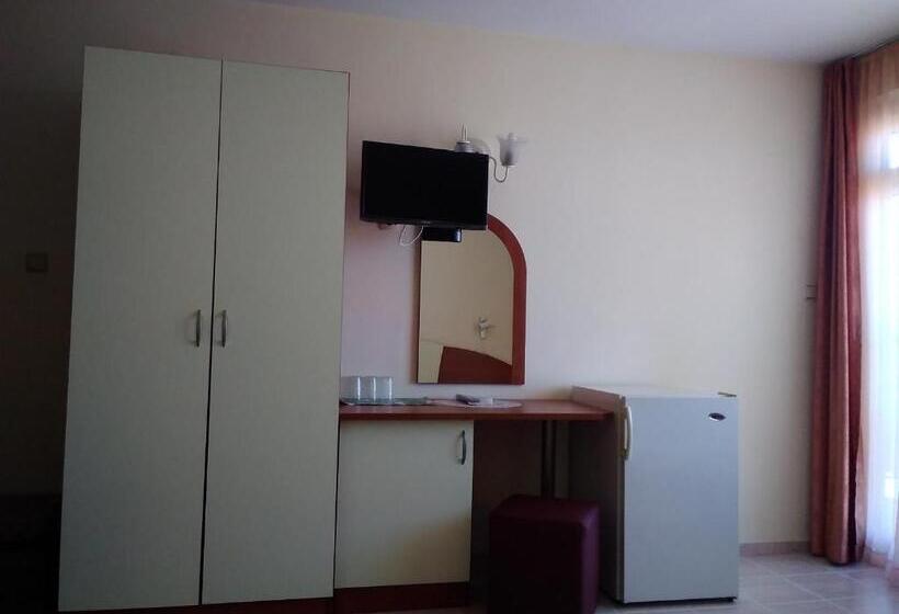 Трехместный Номер Стандарт с Балконом, Family Hotel Dramchev