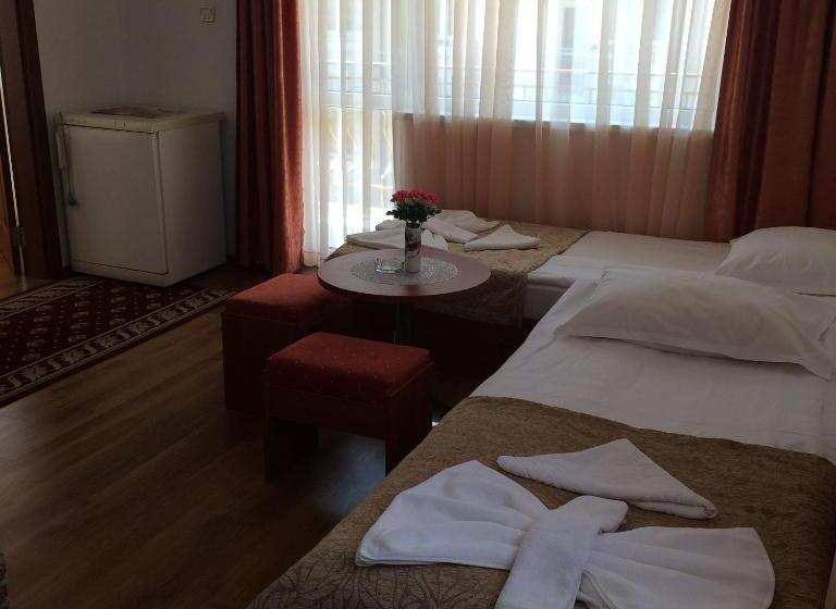 Четырехместный Номер Стандарт с Балконом, Family Hotel Dramchev