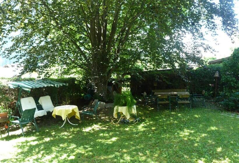 اتاق استاندارد با چشم‌انداز کوهستان, Gaestehaus Staats