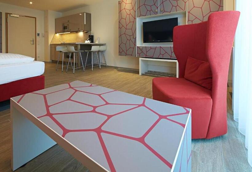 جناح, East Apart