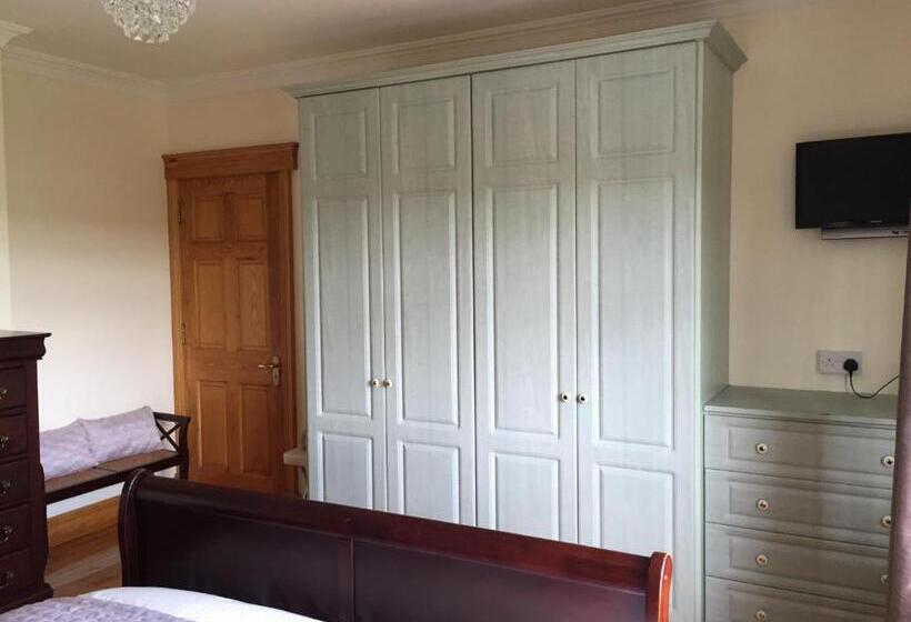 اتاق استاندارد با چشم‌انداز دریاچه, The Lodge B&b