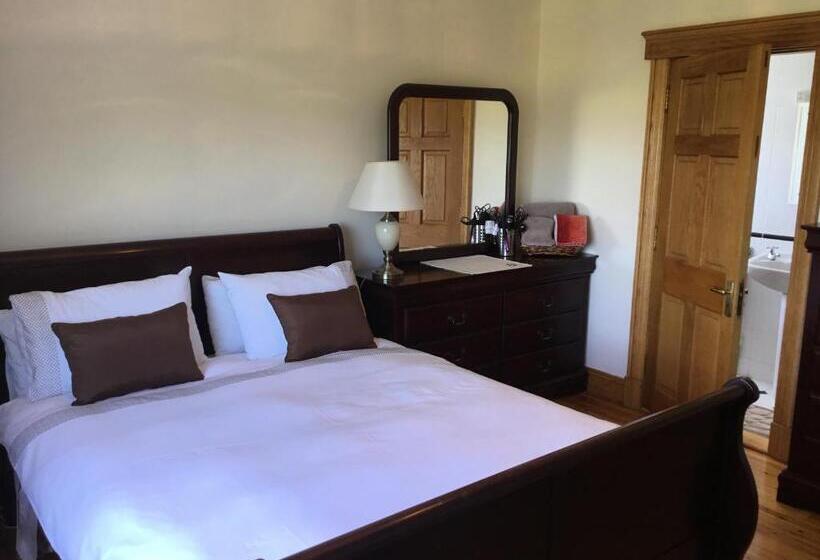 اتاق استاندارد با چشم‌انداز دریاچه, The Lodge B&b