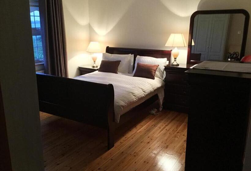 اتاق استاندارد با چشم‌انداز دریاچه, The Lodge B&b