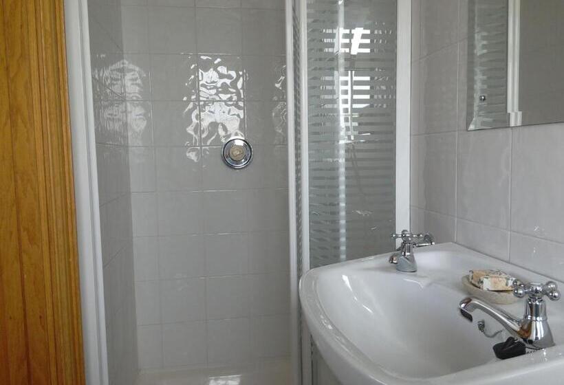 اتاق استاندارد با چشم‌انداز باغ, The Lodge B&b
