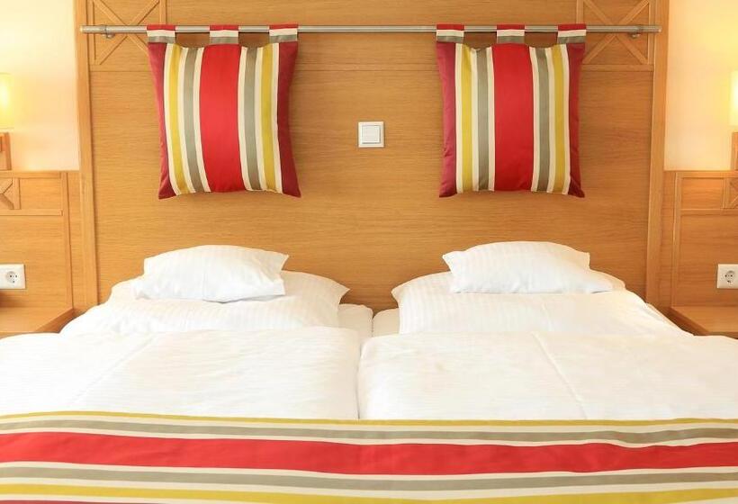 חדר סופריור עם מרפסת, Landidyll Hotel Restaurant Birkenhof