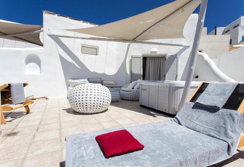 Люкс Вид на Море с Гидромассажем, Yades Suites & Spa   Adults Only
