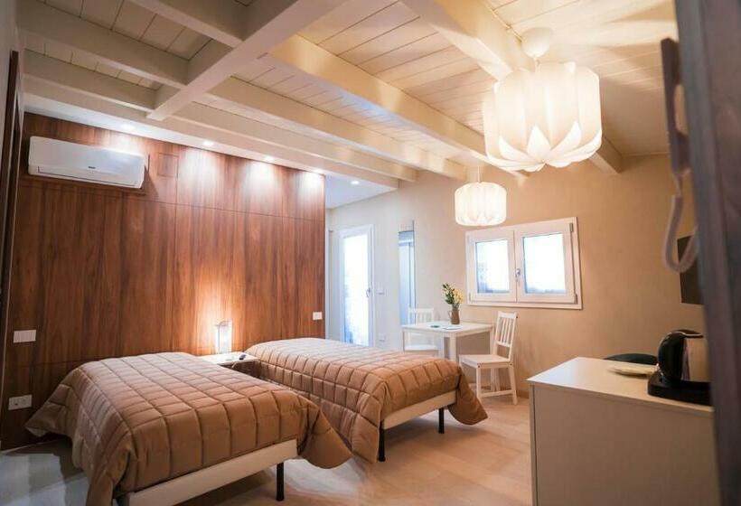 Standard Triple Room with Terrace, Grantò B&b