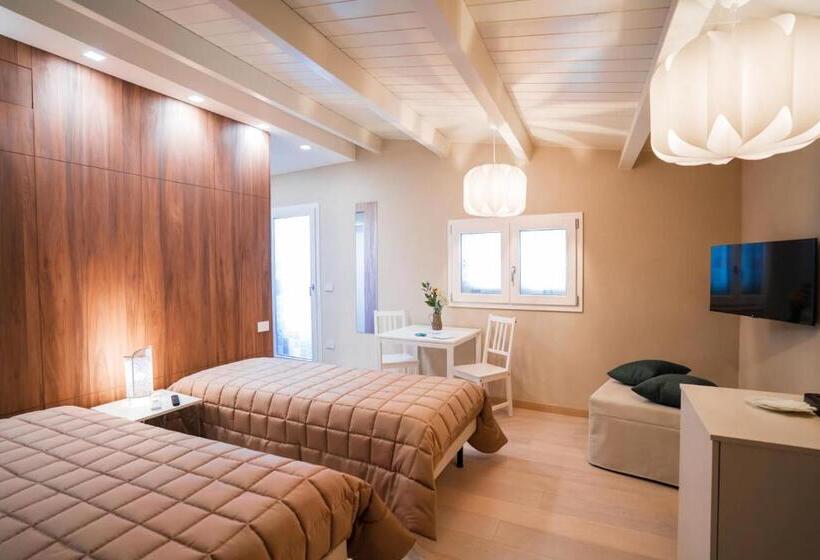 Standard Triple Room with Terrace, Grantò B&b