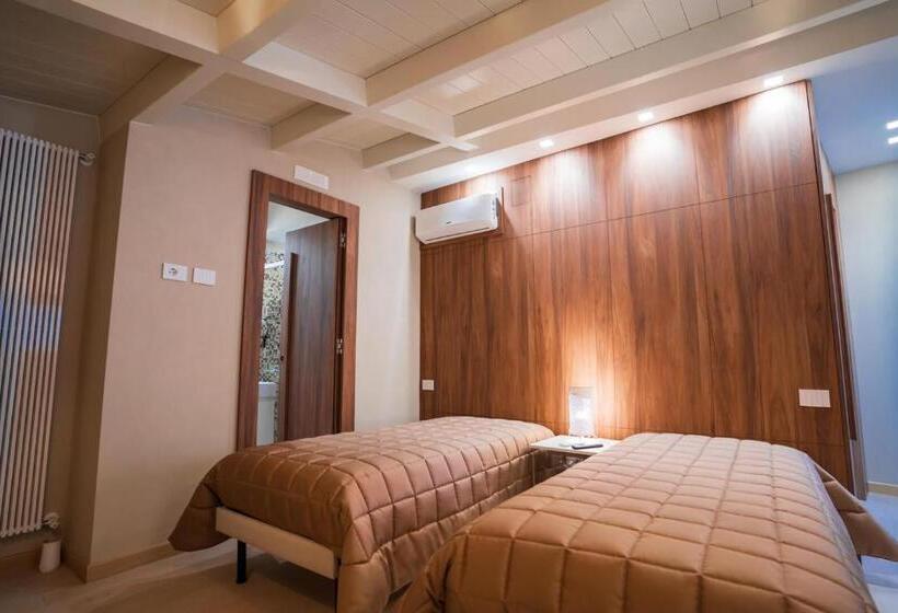 Standard Triple Room with Terrace, Grantò B&b