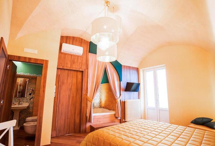 اتاق لوکس با وان آب گرم, Grantò B&b